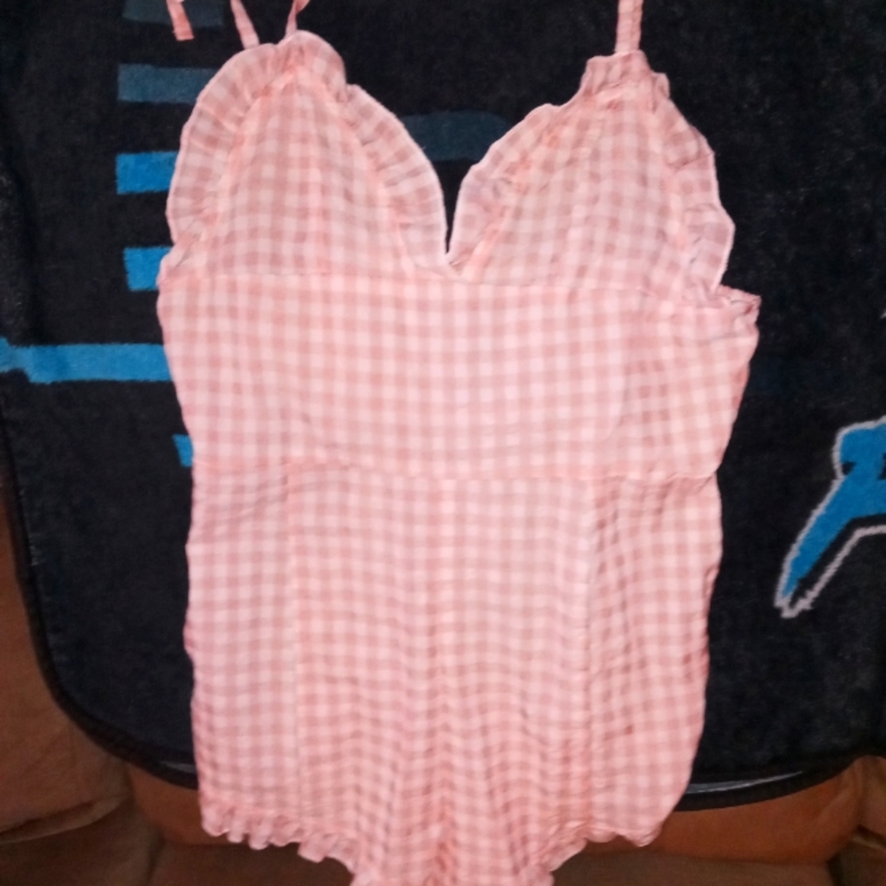 NWOT- ROMWE PLAID ROMPER XS